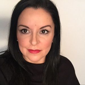 Meet your Posher, Rosa elia